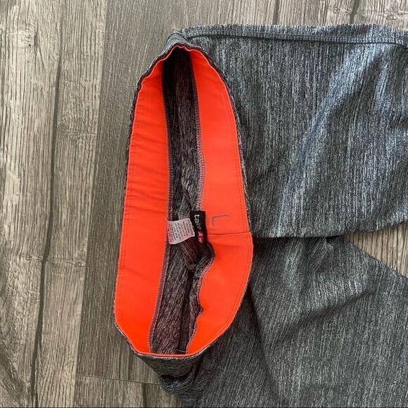 2/$20 Take A Walk Cropped Athletic Leggings - Picture 5 of 6